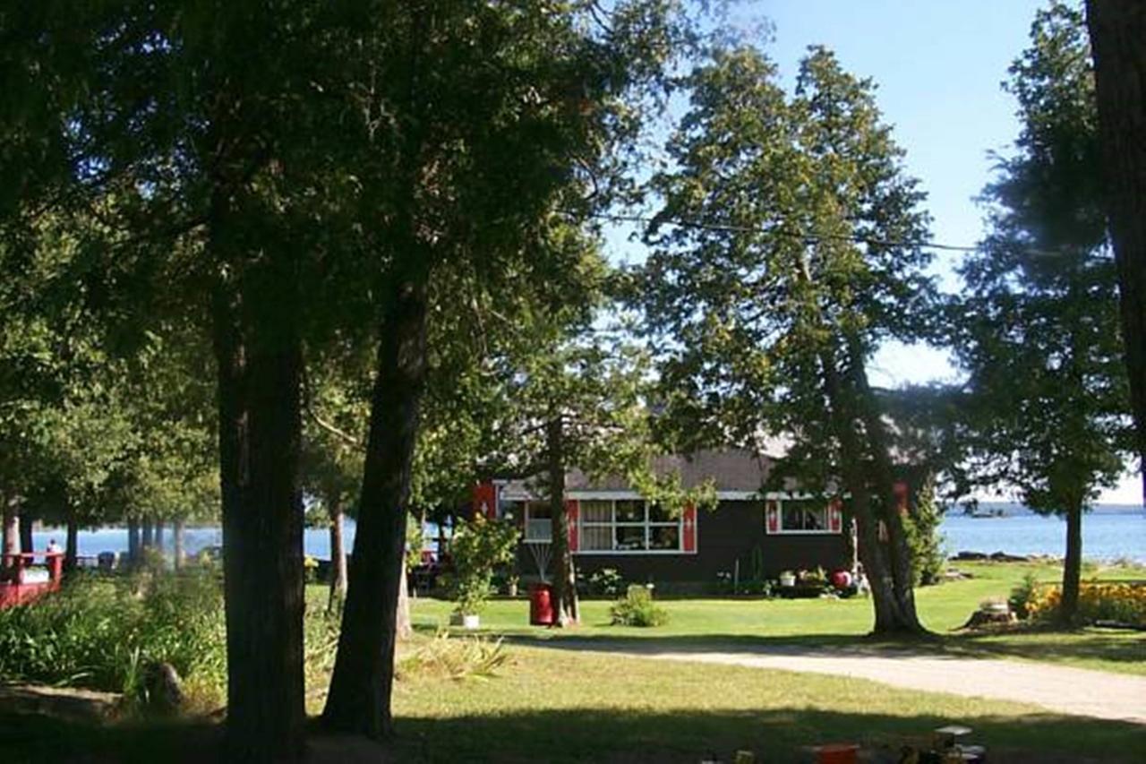 Wee Point Resort Manitowaning Экстерьер фото