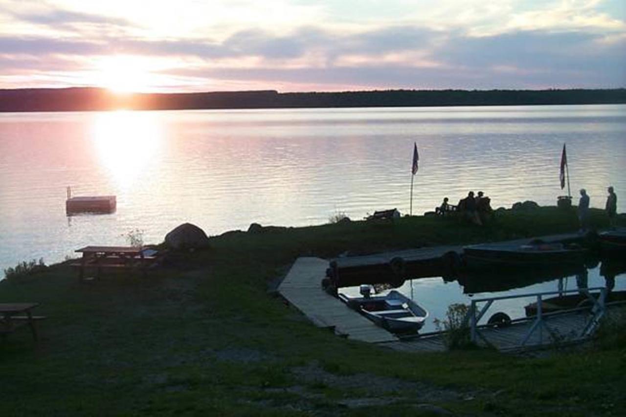 Wee Point Resort Manitowaning Экстерьер фото