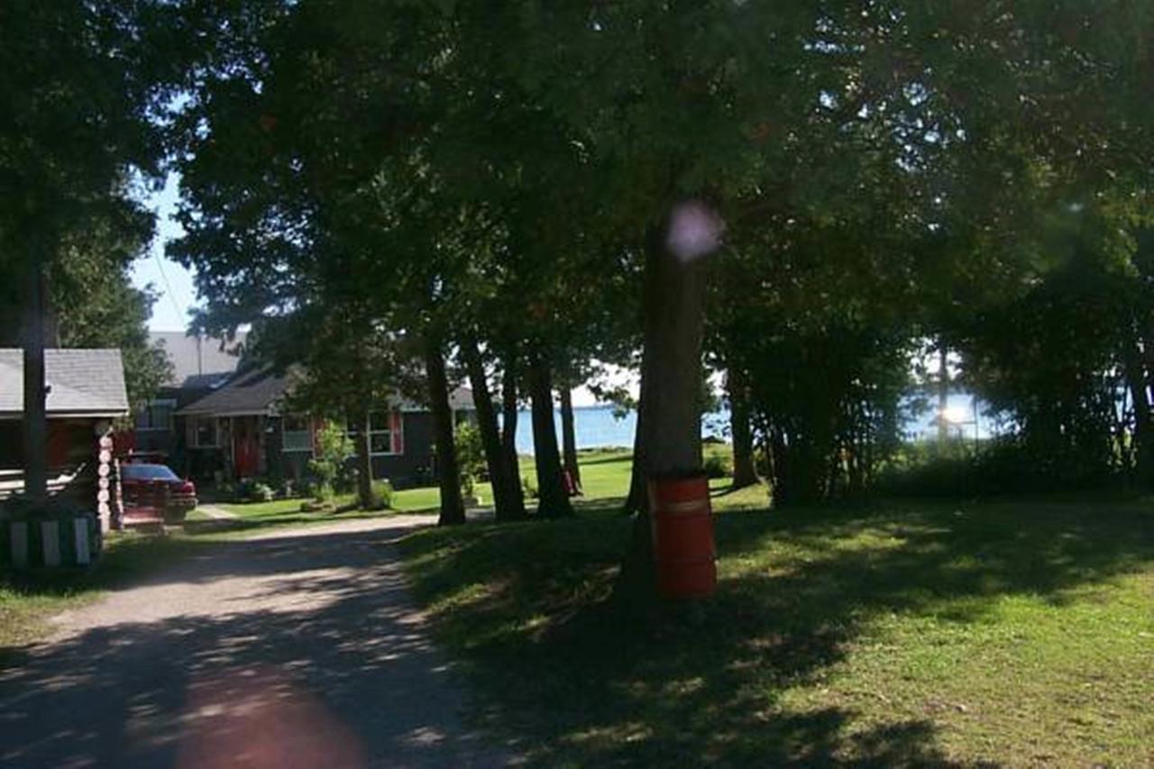 Wee Point Resort Manitowaning Экстерьер фото
