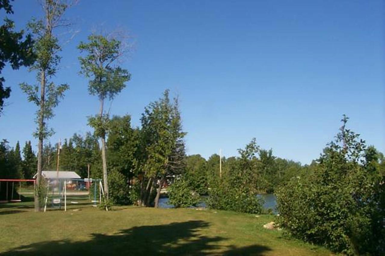 Wee Point Resort Manitowaning Экстерьер фото