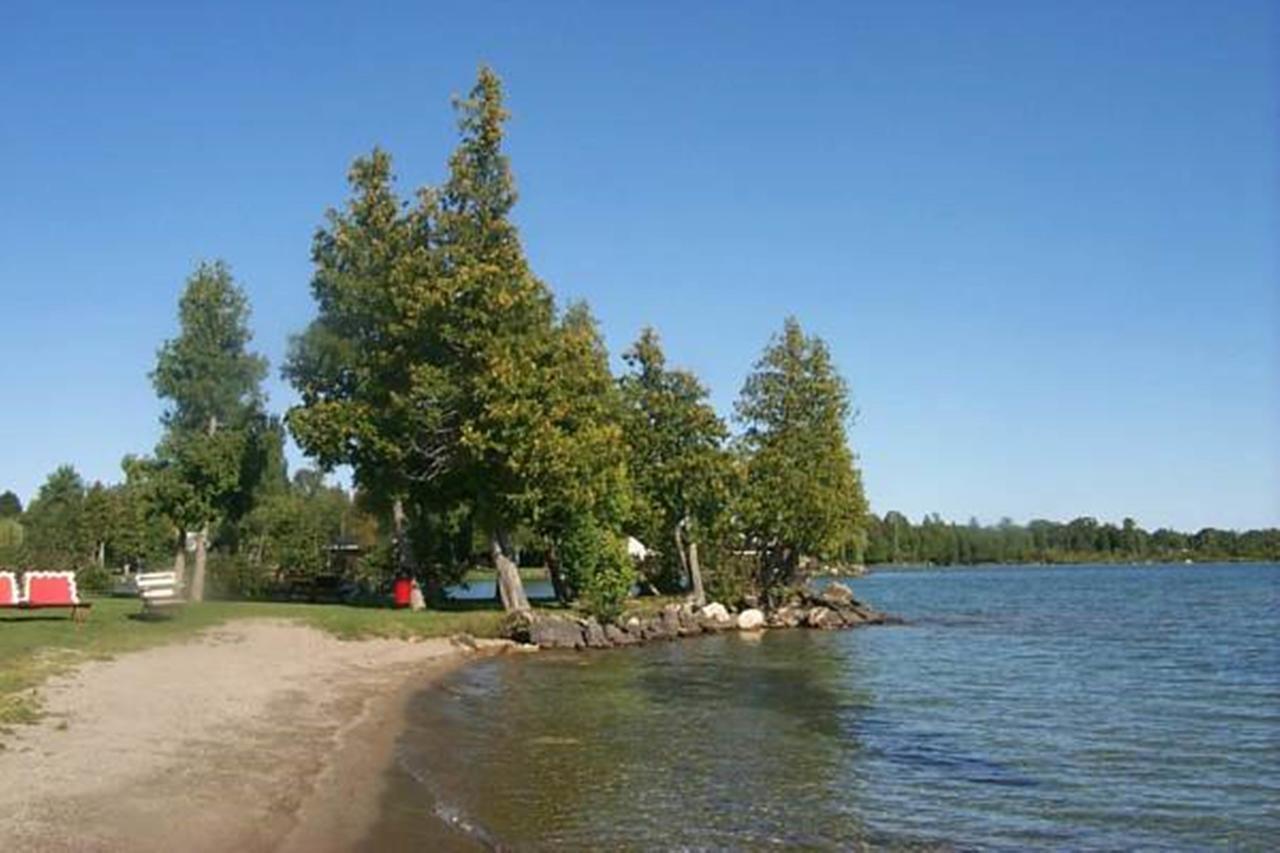 Wee Point Resort Manitowaning Экстерьер фото
